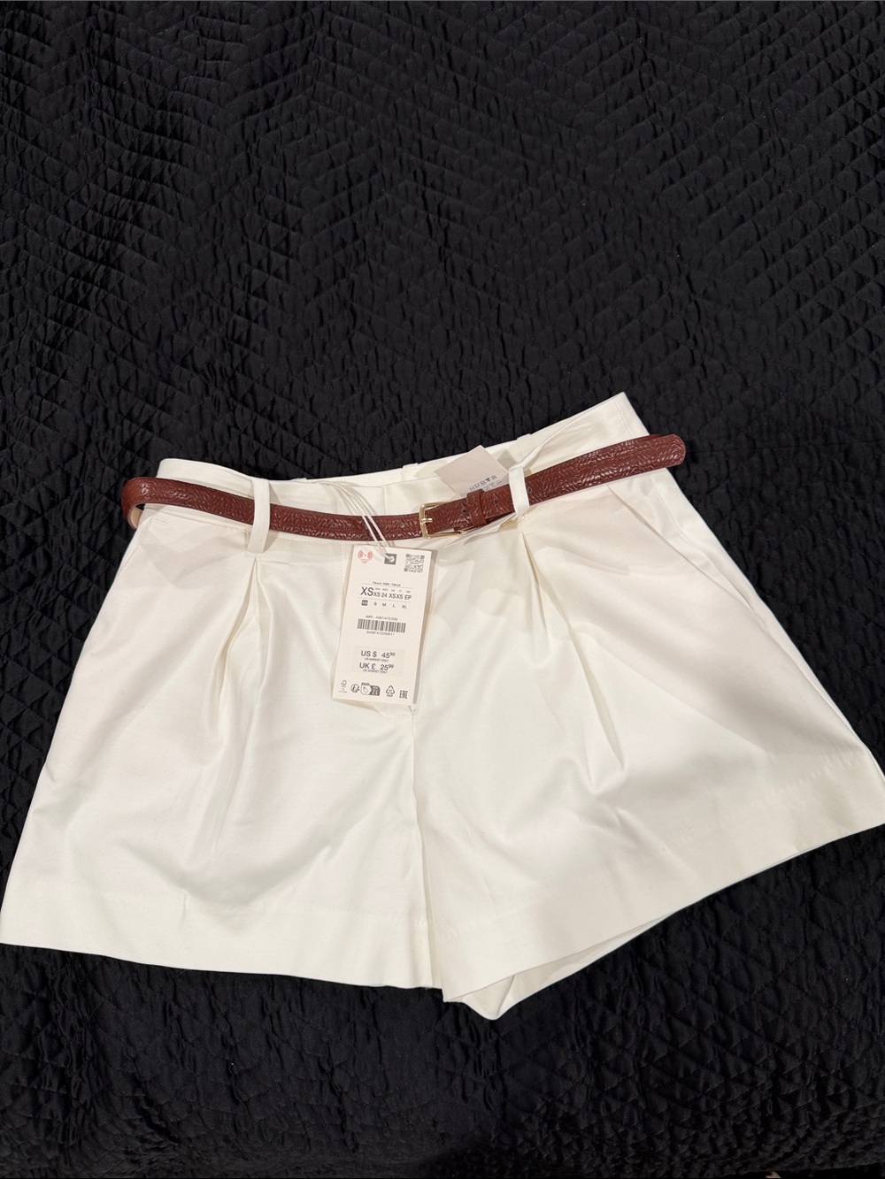 Zara White High-Waist Pleated Shorts with Brown Belt